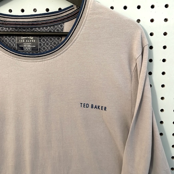 Ted Baker London Long Sleeve Crew Neck Top in Light Grey/Putty Size Large *flaw - Picture 3 of 10